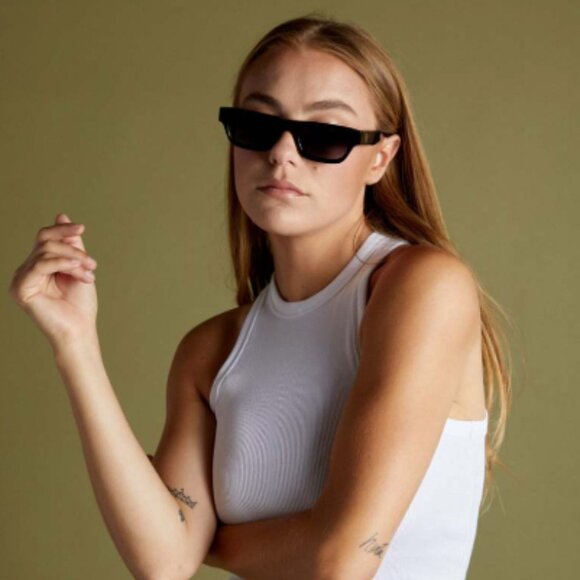 Anine Bing Otis Sunglasses with Original Pouch - Picture 3 of 9